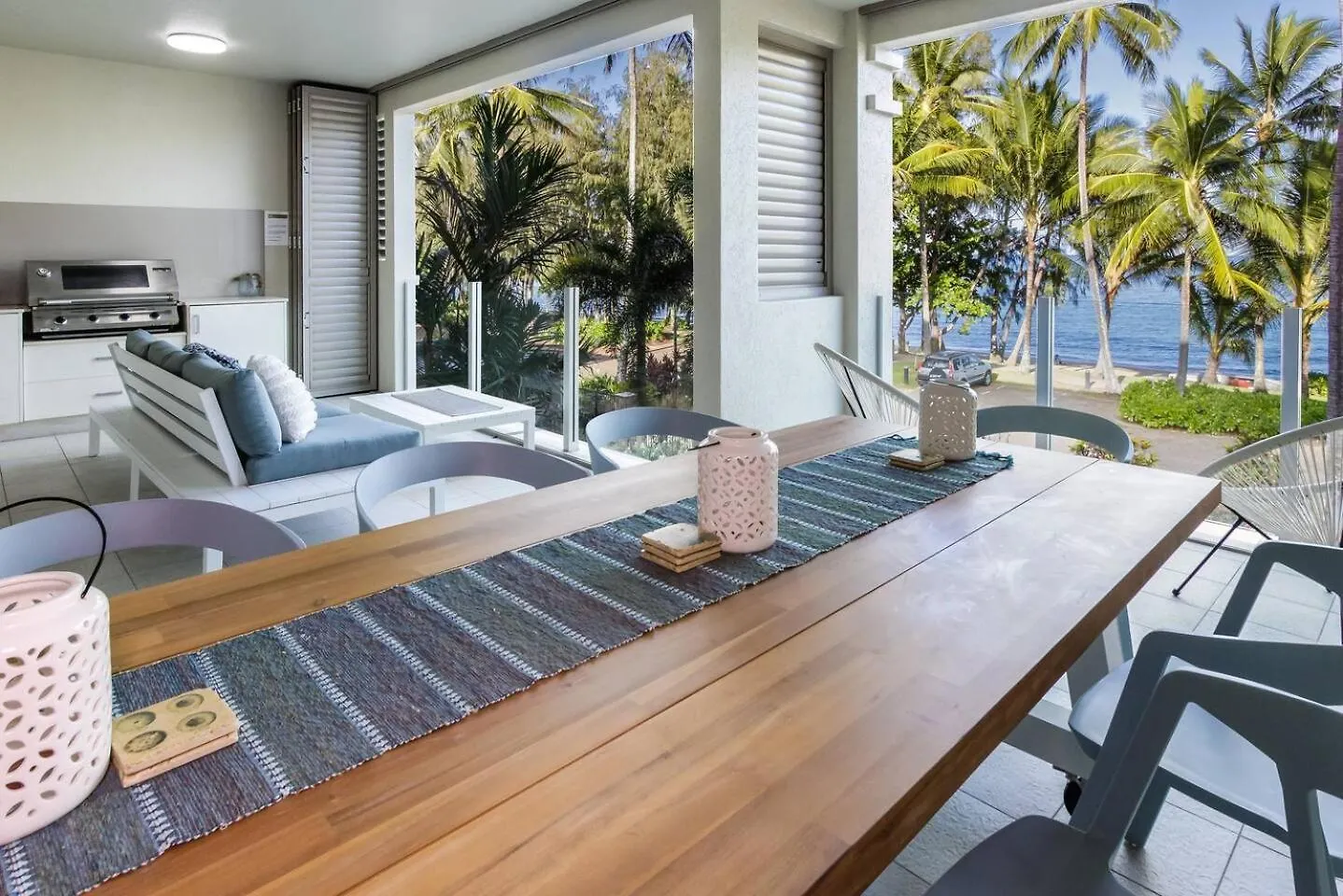 Aqua Aura - Bask In Beachfront Living Palm Cove Apartment
