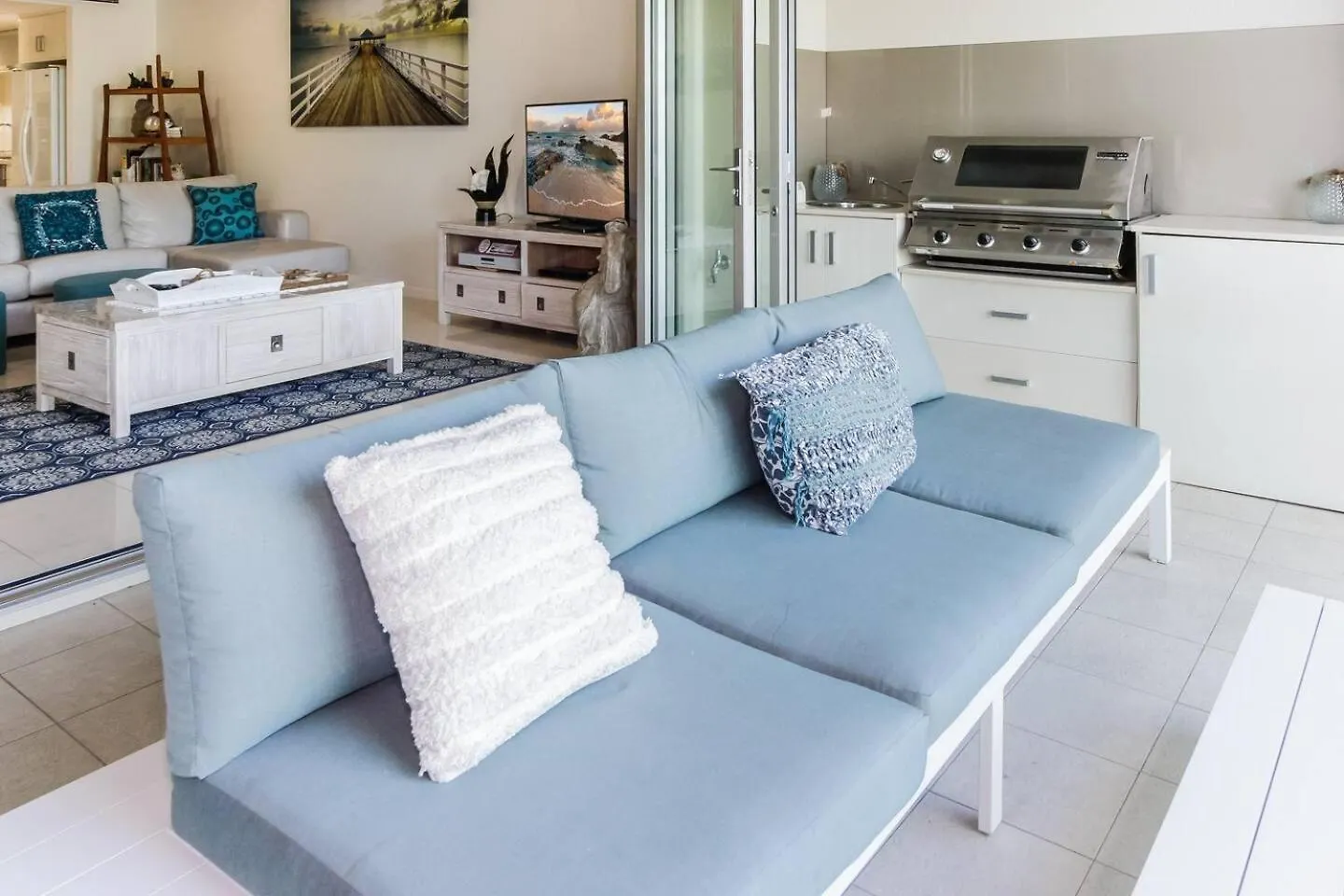 Apartment Aqua Aura - Bask In Beachfront Living Palm Cove
