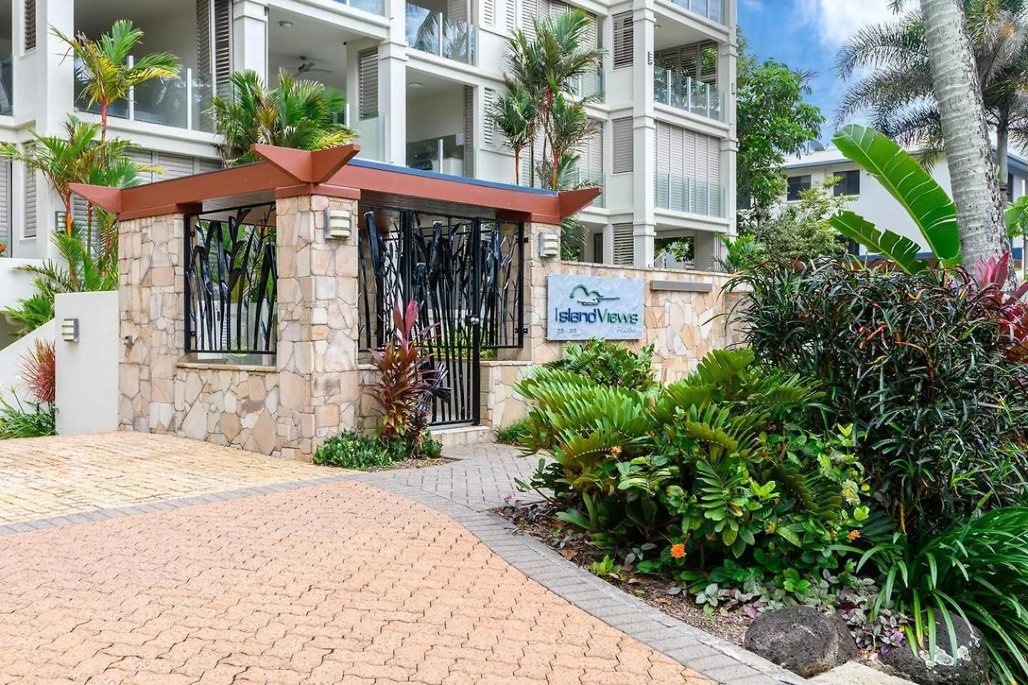 Aqua Aura - Bask In Beachfront Living Palm Cove 0*,  Australia