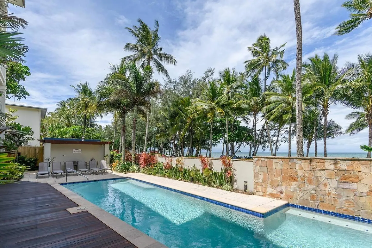 Aqua Aura - Bask In Beachfront Living Palm Cove